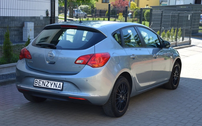 Opel Astra cena 32900 przebieg: 180000, rok produkcji 2014 z Płock małe 562